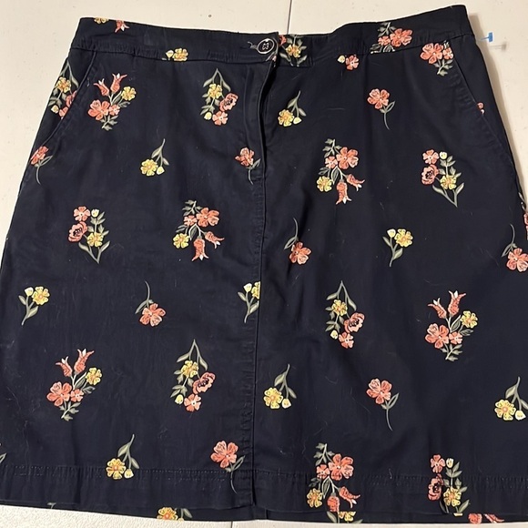 Karen Scott Dresses & Skirts - Karen Scott skirt/shorts, navy with pink flowers. Sz 8